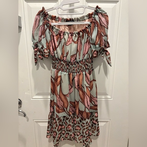 Gorgeous PATBO Printed Peace Lily Off The Shoulder Dress Size M - Picture 1 of 4